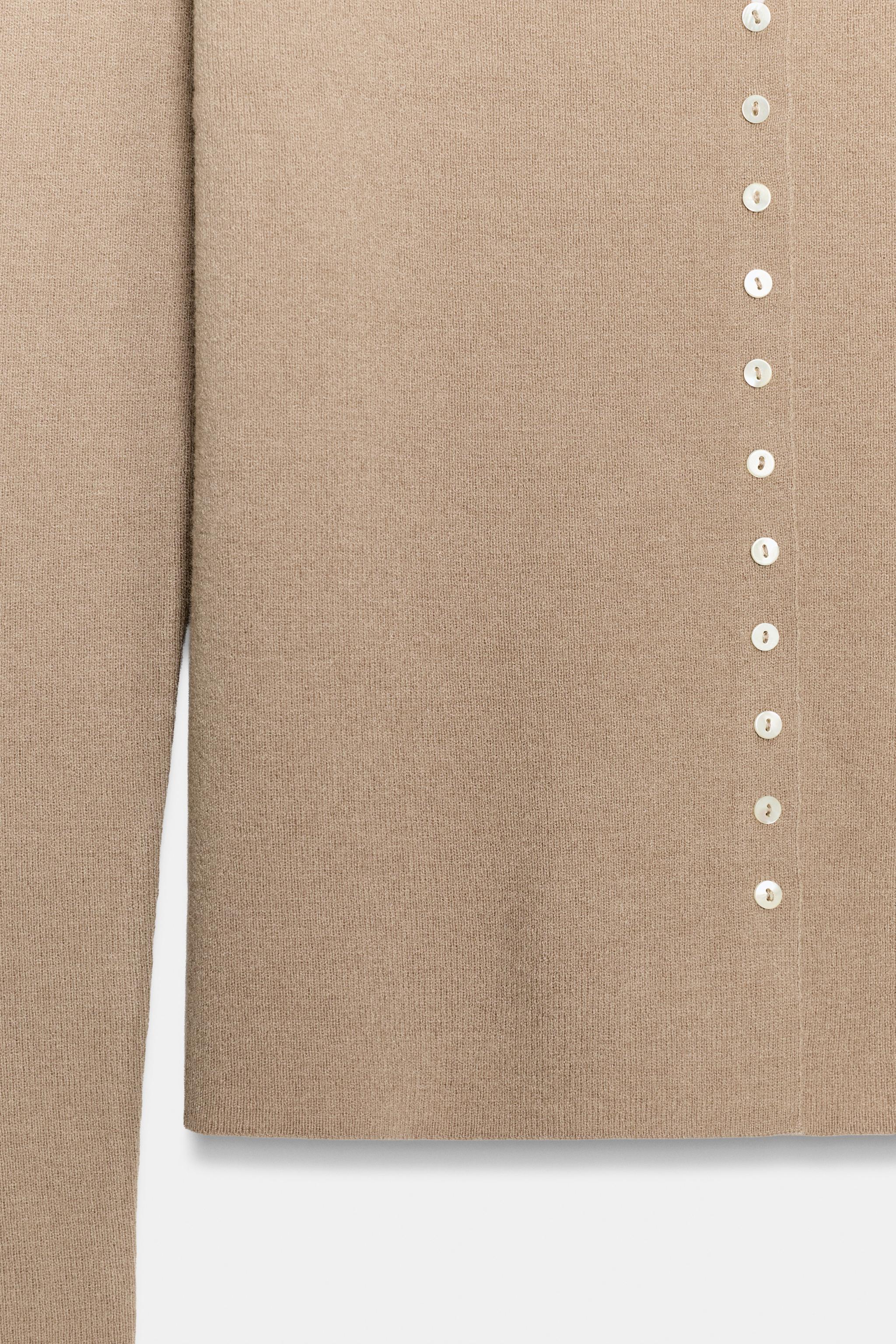 GILET AVEC LAINE BOUTONS